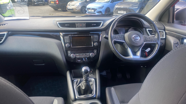 Nissan Qashqai 1.3 DiG-T Acenta Premium 5dr Petrol Hatchback